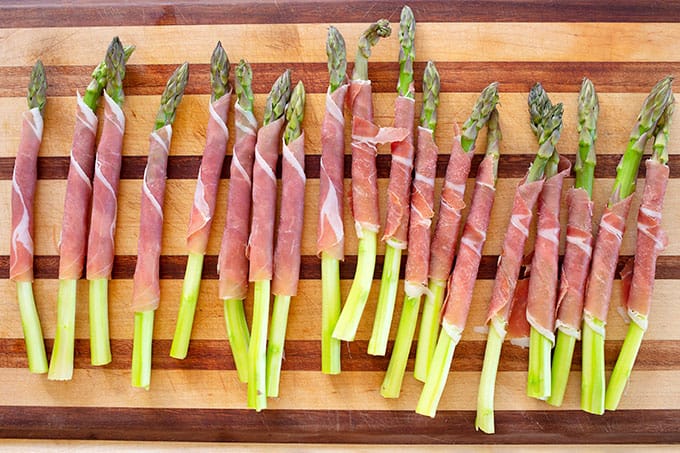 Lay the asparagus out in a row so you can fry them in a skillet.